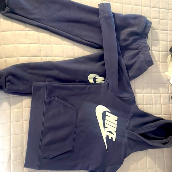 Navy blue Nike suit - Picture 1 of 2